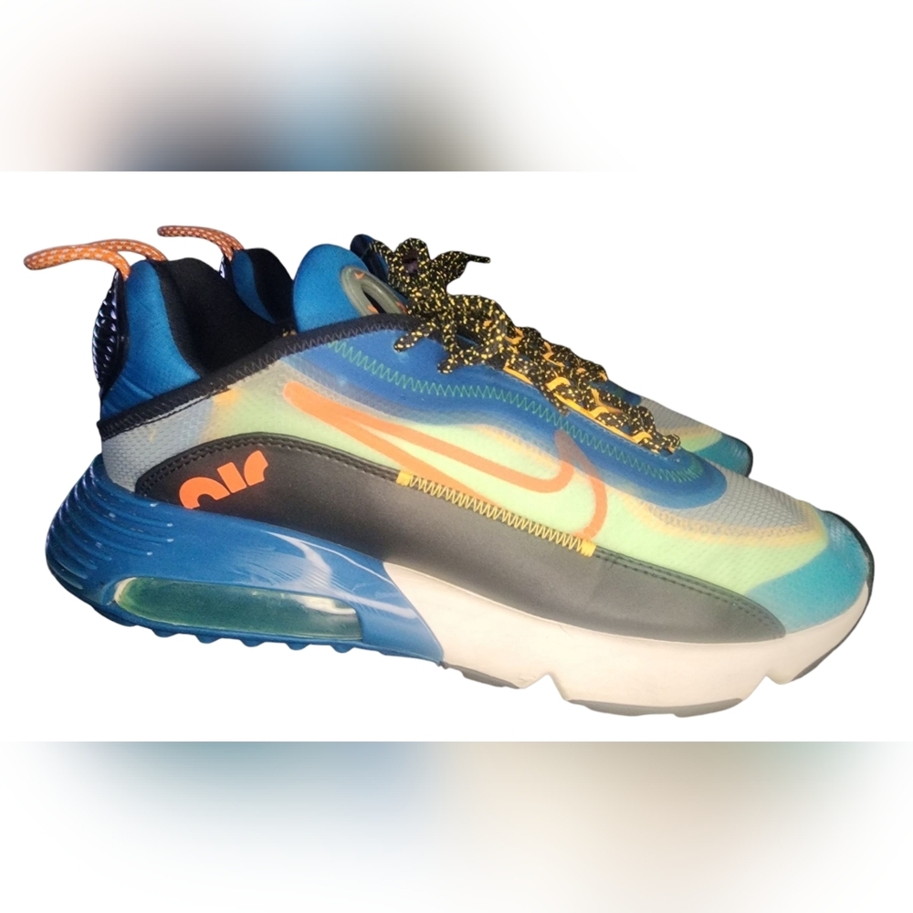 2020 Air Max 2090 'Green Abyss', Mens 12 - Picture 2 of 8